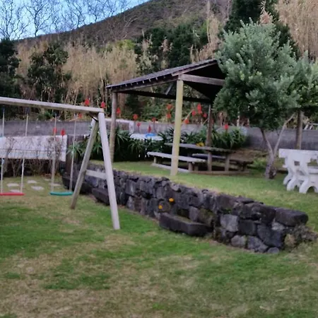 Casal Do Vulcao Capelo