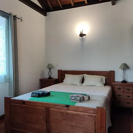 Casal Do Vulcao Capelo