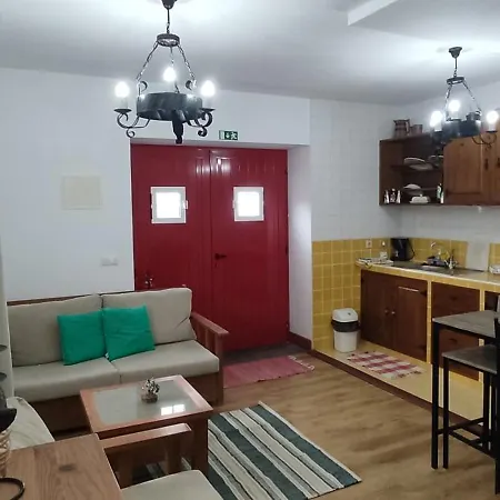 Casal Do Vulcao Capelo