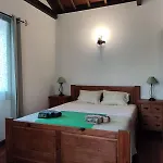 Casal Do Vulcao Capelo