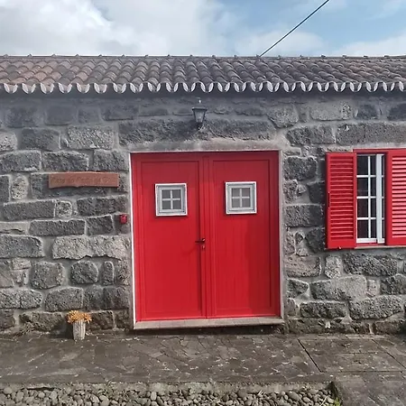 Casal Do Vulcao Capelo