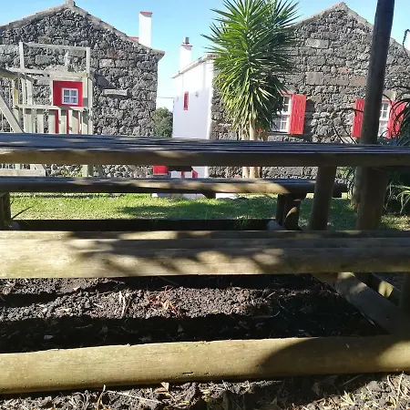 Casal Do Vulcao * Capelo