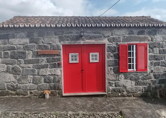 Casal Do Vulcao Capelo